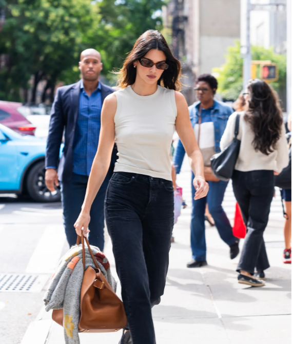 더로우 마고 백을 자주 드는 켄달 제너