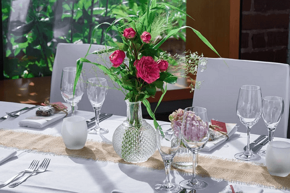 멋진-식사-테이블