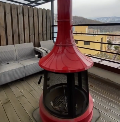 테라스에 있는 난로&amp;#44; 운치있게 커피한잔 마시면서 애기도 나누며 불멍도 할수도 있다