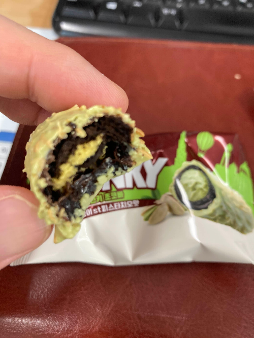 크런키데빌 피스타치오 맛 두바이ST 후기, 바삭한 식감과 고소한 피스타치오의 만남