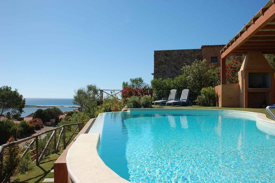 수영장이 보이는 여름 팬션 사진