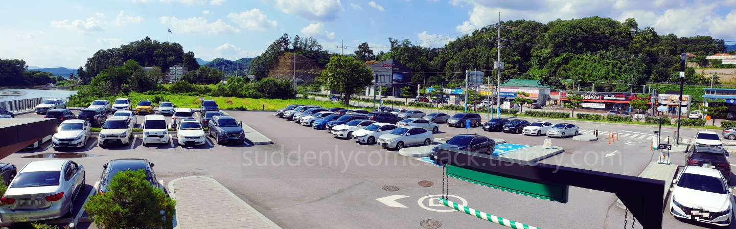 양평_스타벅스_평일인데도_차량이_비교적_많음