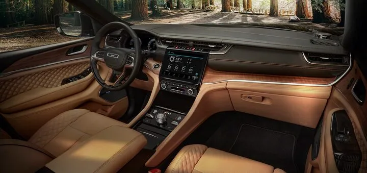 그랜드체로키 L 실내