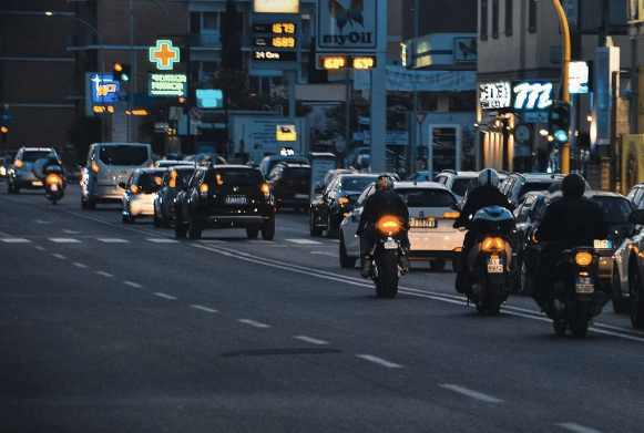 야간 차량들 빛번짐