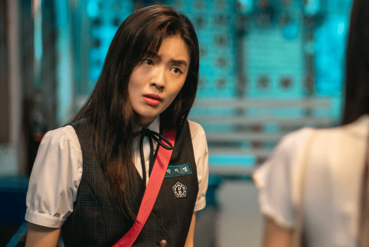 흑거미를 연기하는 이선빈