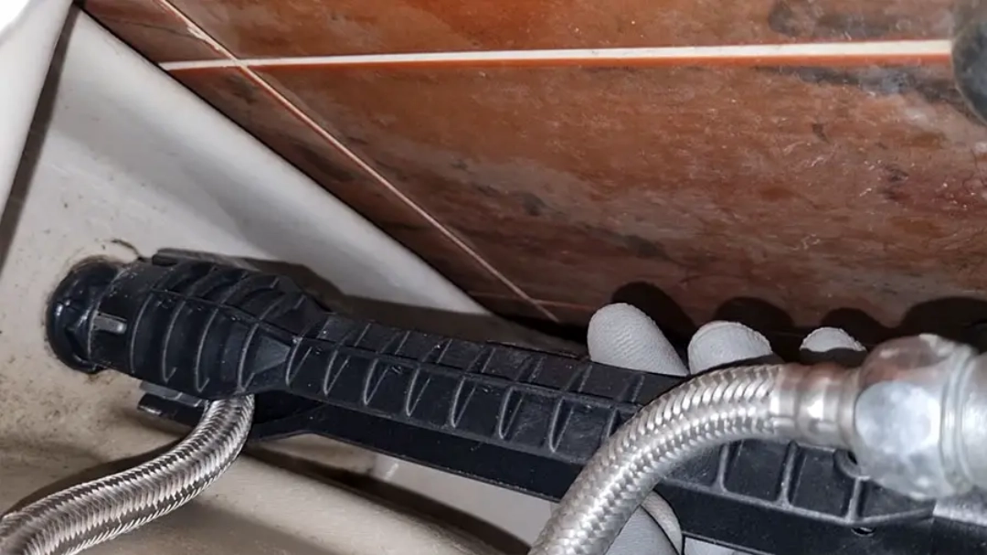 세면대 호스 분리 모습