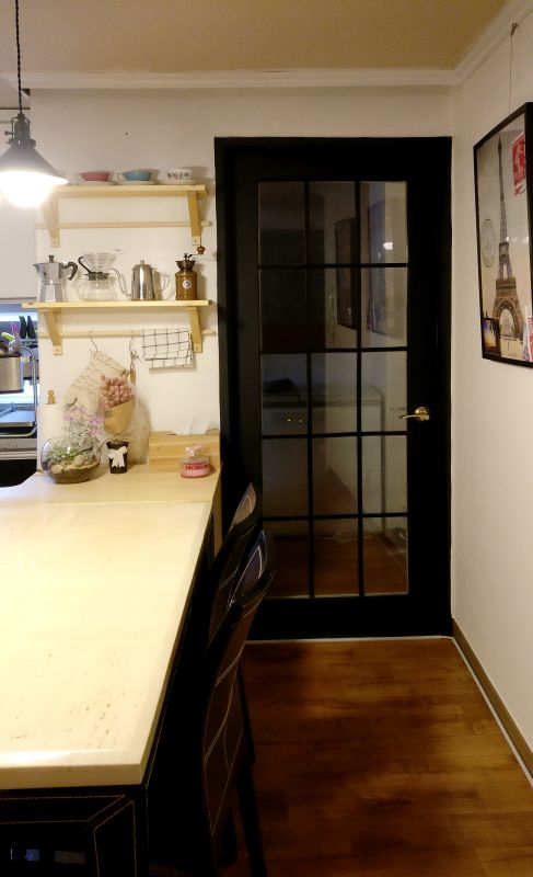 검정 시트지로 리폼한 베란다문