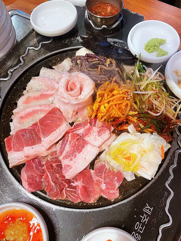 줄서는식당 48회 홍수현 제주 흑돼지 냉삼 꽃치마살 관자 구이 순두부찌개 비빔칼제비 강남 압구정 고기집 맛집