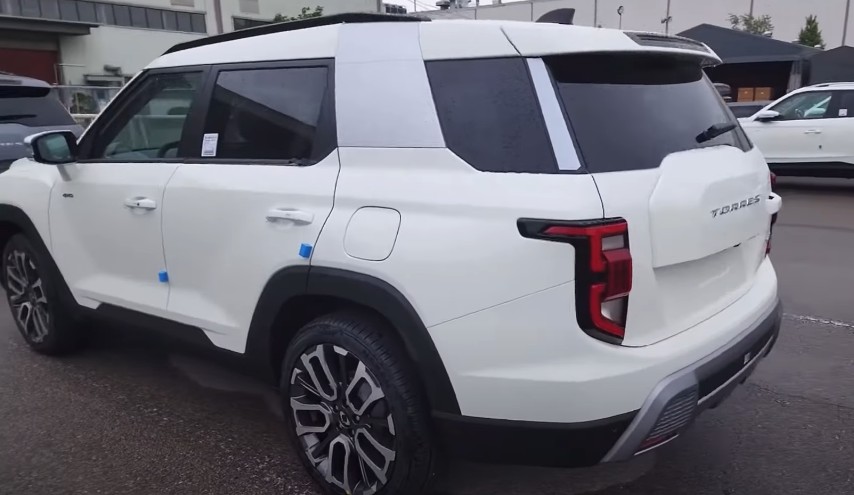 [신차구매추천] 가성비 좋은 SUV 실물이 멋진 토레스 가격표, 연비, 실내, 사전예약