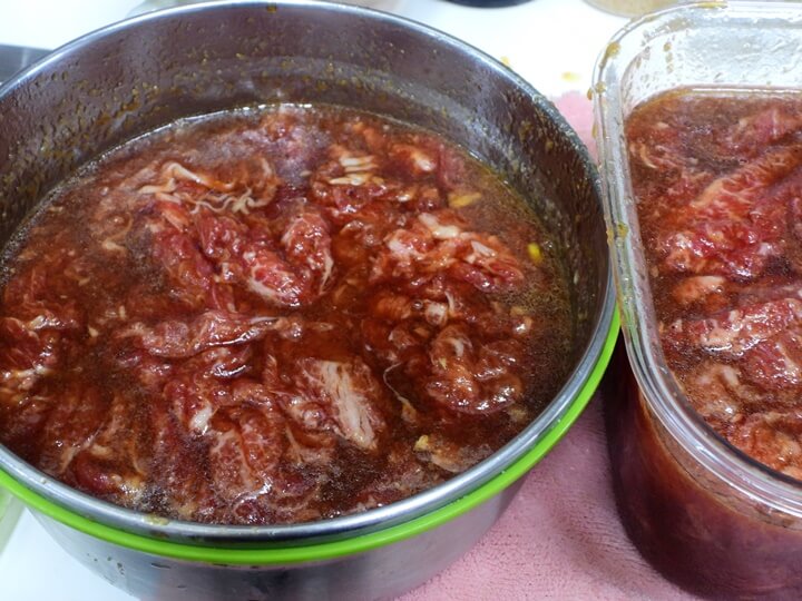 양념에 재운 고기