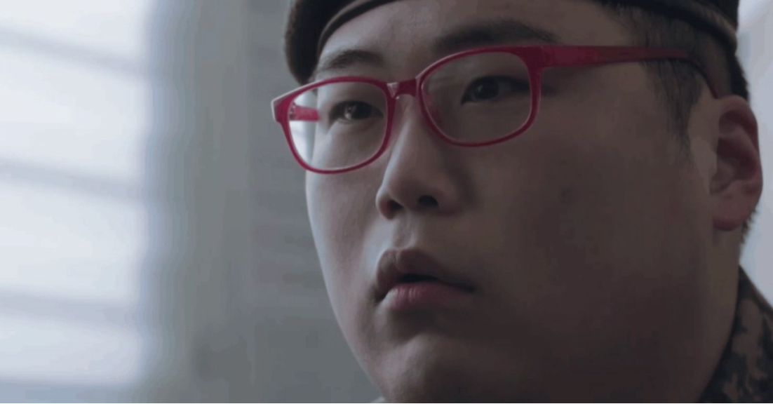 신병3 4화 줄거리 리뷰 속 군의관에게 이등병이라는 병명을 듣고 당황하는 문빛나리