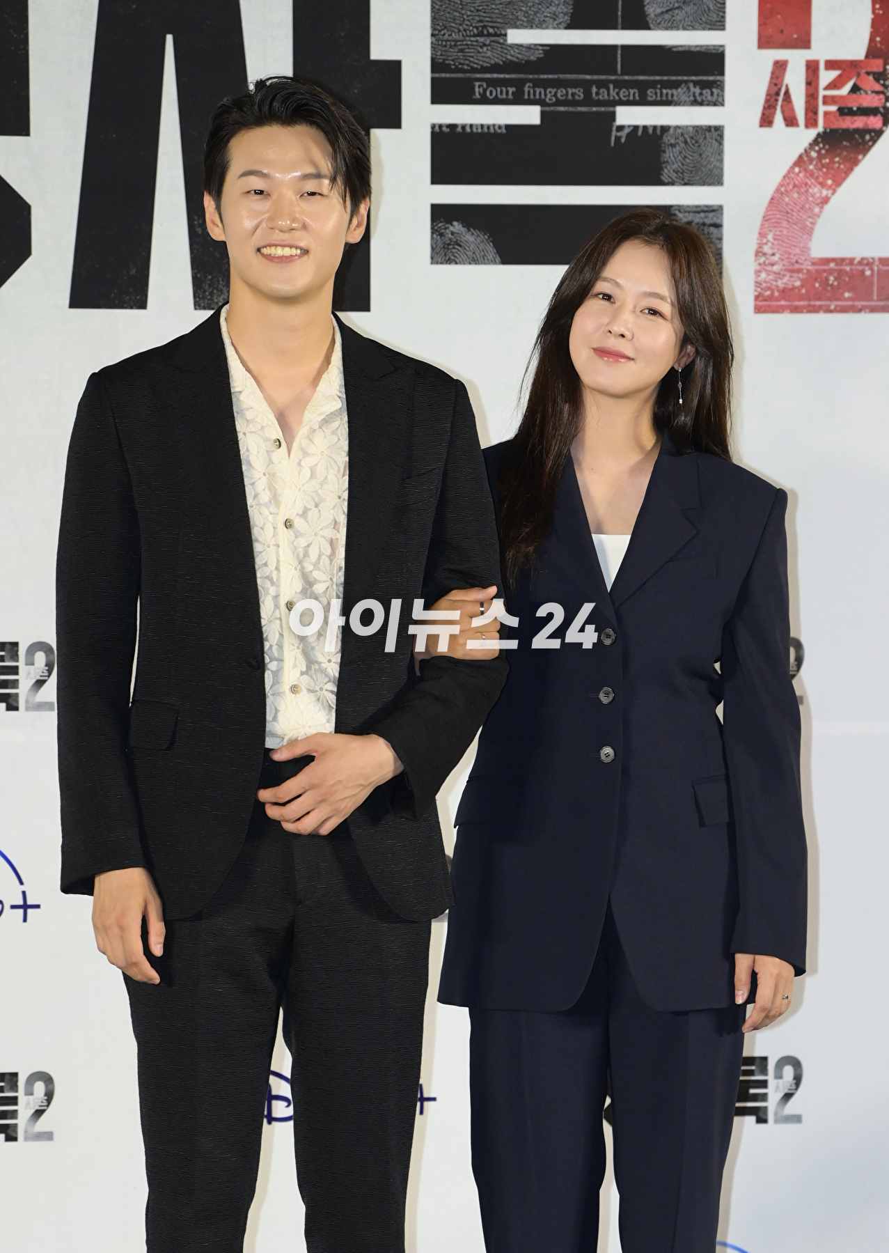 배우 이학주와 경수진이 3일 오후 서울 CGV 용산아이파크몰에서 열린 디즈니+ 오리지널 시리즈 '형사록 시즌2' 기자간담회에 참석하고 있다. [사진=정소희 기자]