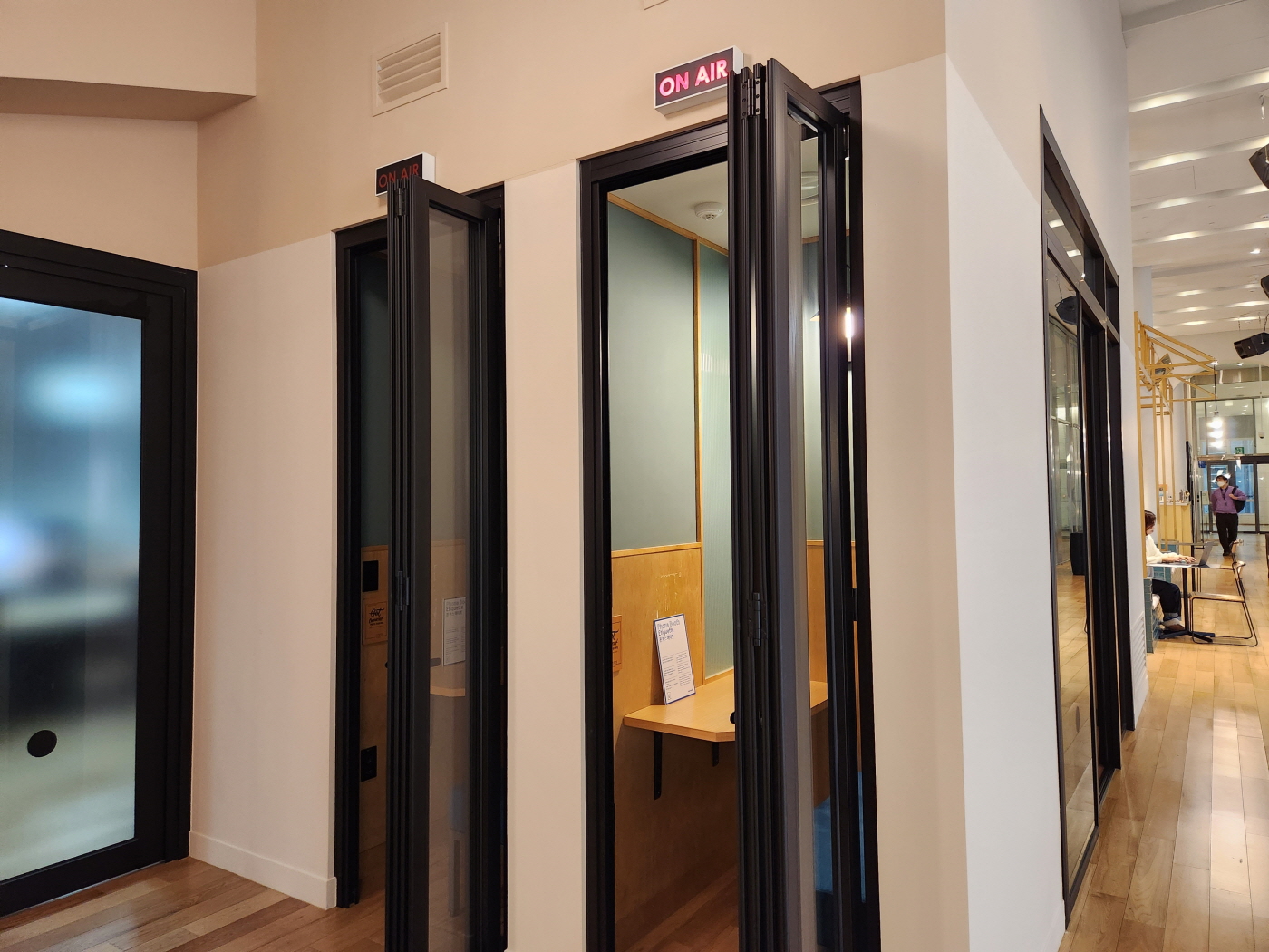 위워크 역삼점 메인라운지 폰부스