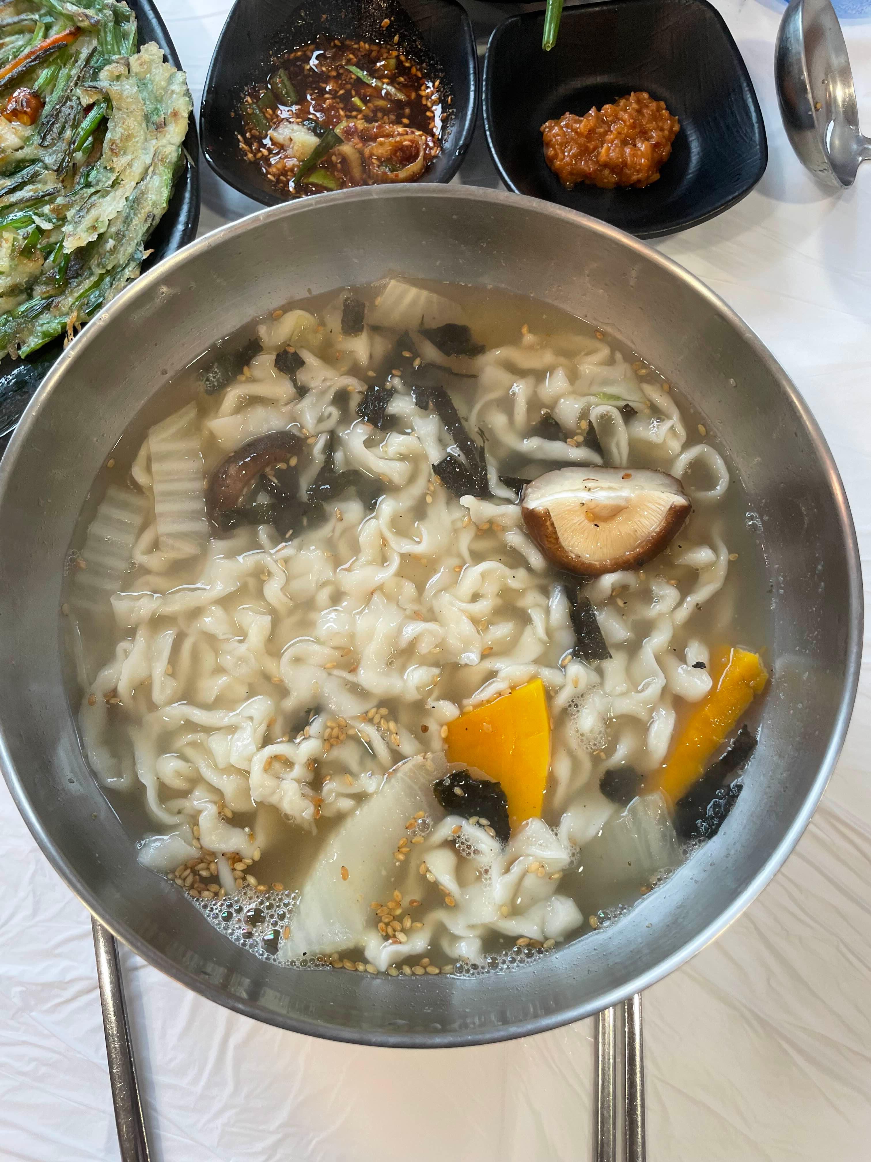 포항 과수원 칼국수