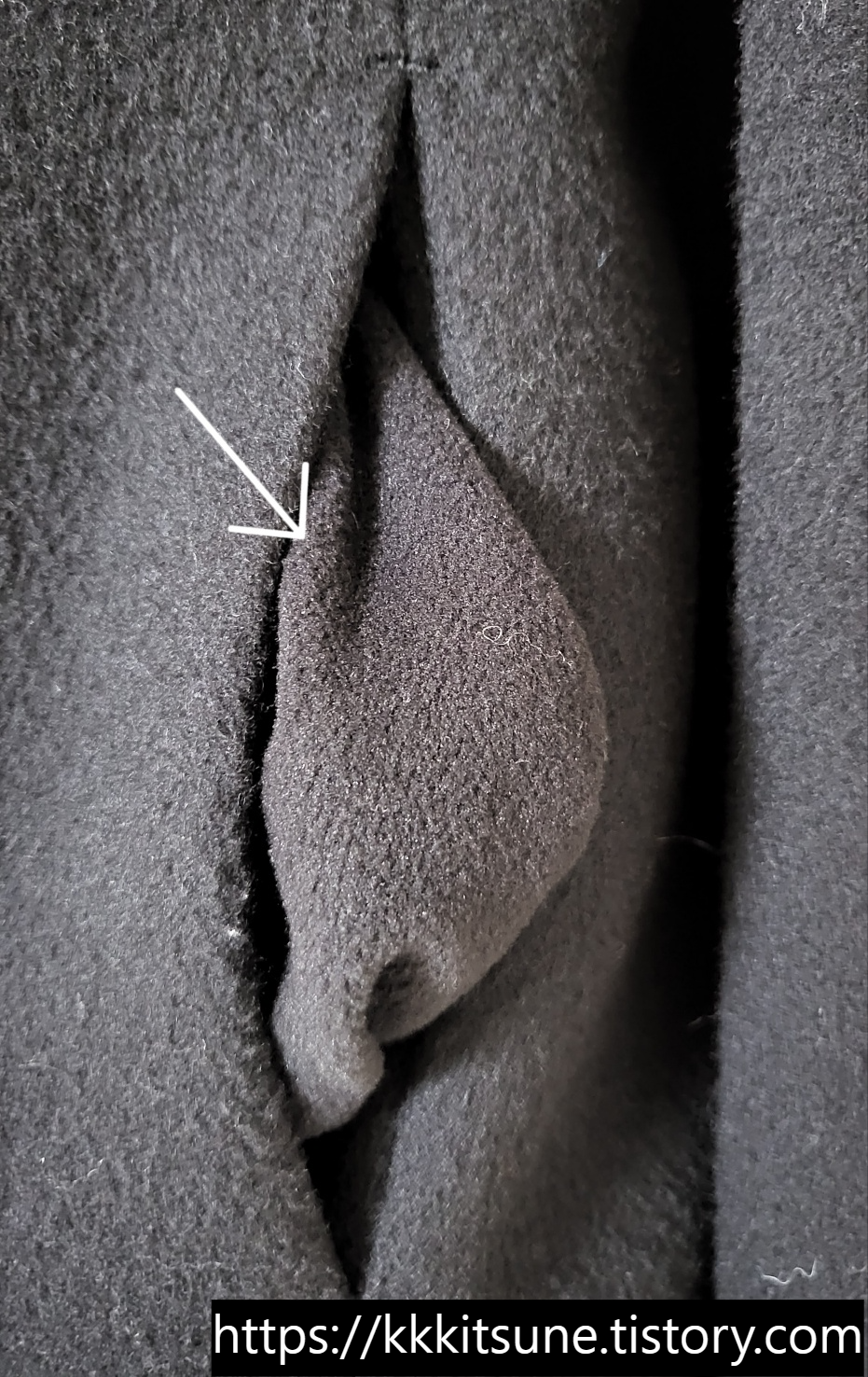 파사드패턴 캐시미어 미니멀 코트 블랙 주머니 디테일