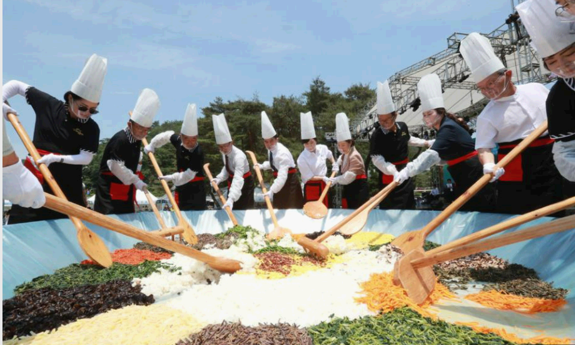 산채비빔밥 퍼포먼스