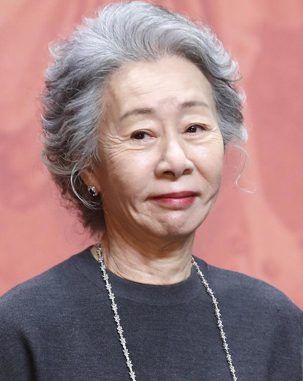 한국 노인 윤여정 신체나이 더 젊다