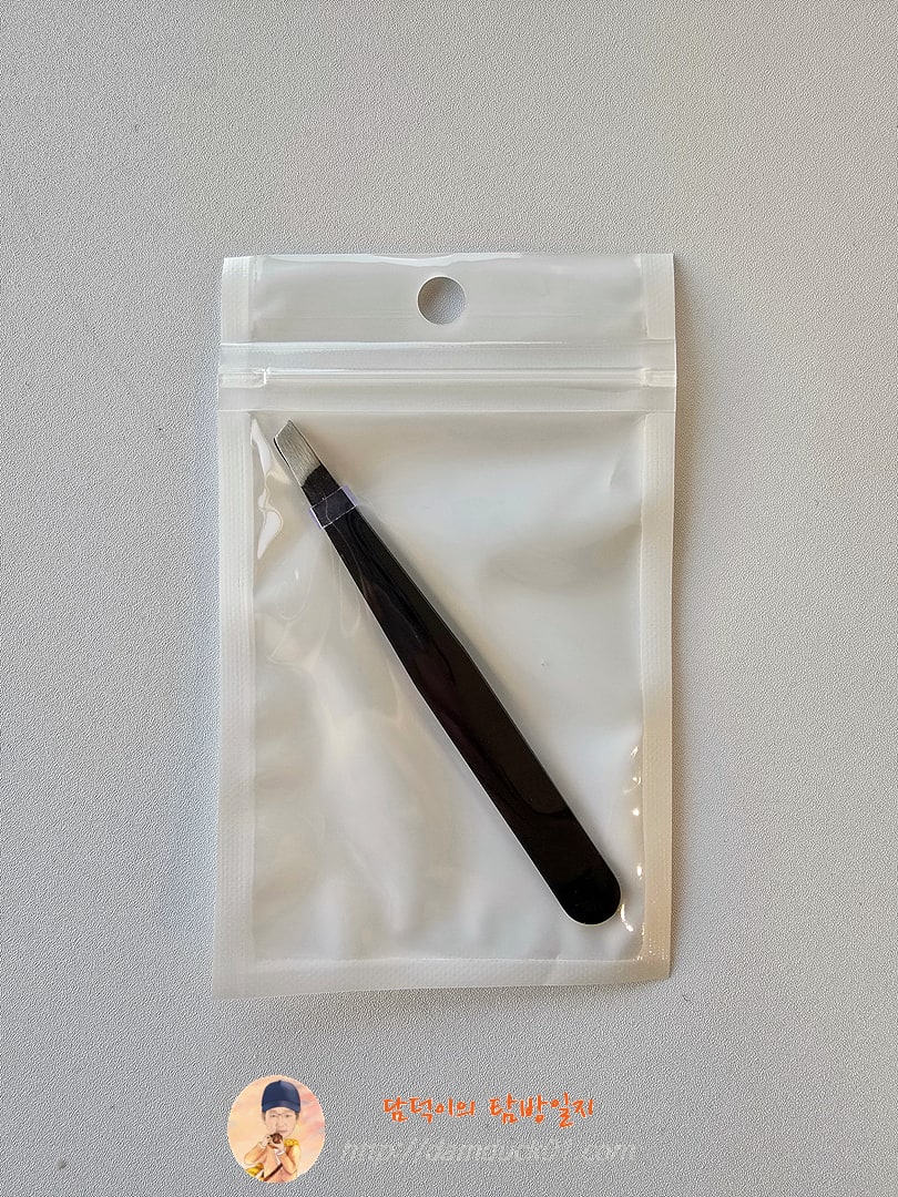 속눈썹 핀셋 및 자란 제모를 위한 경사 및 플랫 포인트 미용 도구가 있는 스테인레스 스틸 검은 눈썹 핀셋