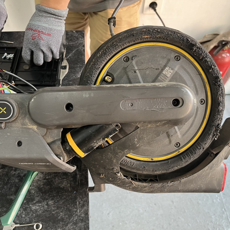 전동킥보드 수리: 나인봇 맥스 G2 AS-타이어 펑크 교체, 세그웨이 SEGWAY NINEBOT MAX, 수원 화성 동탄 광교 용인 안양 안산 오산 분당 군포