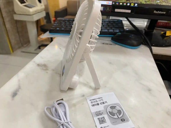 다이소 테이블 선풍기 옆모습 이미지