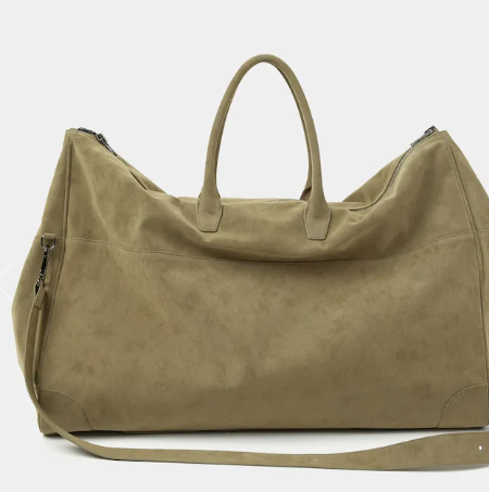 다시 인기를 얻고 있는 볼링백