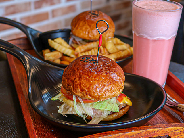 제주 성산 맛집 베스트 현지인추천 제주도여행 온평바다한그릇,독고집,성산바다풍경,전망좋은횟집&흑돼지,몰마농그대와함께해물라면,성산타쿠마스시,꽃담수제버거,성산봄죽칼국수,성산고등어쌈밥김치찜,미향해장국