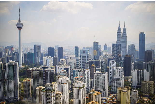 도시 건물 사진입니다.