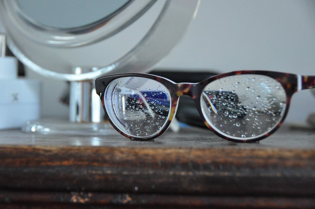 안경 세척 금지사항: 절대 하면 안 되는 관리 실수