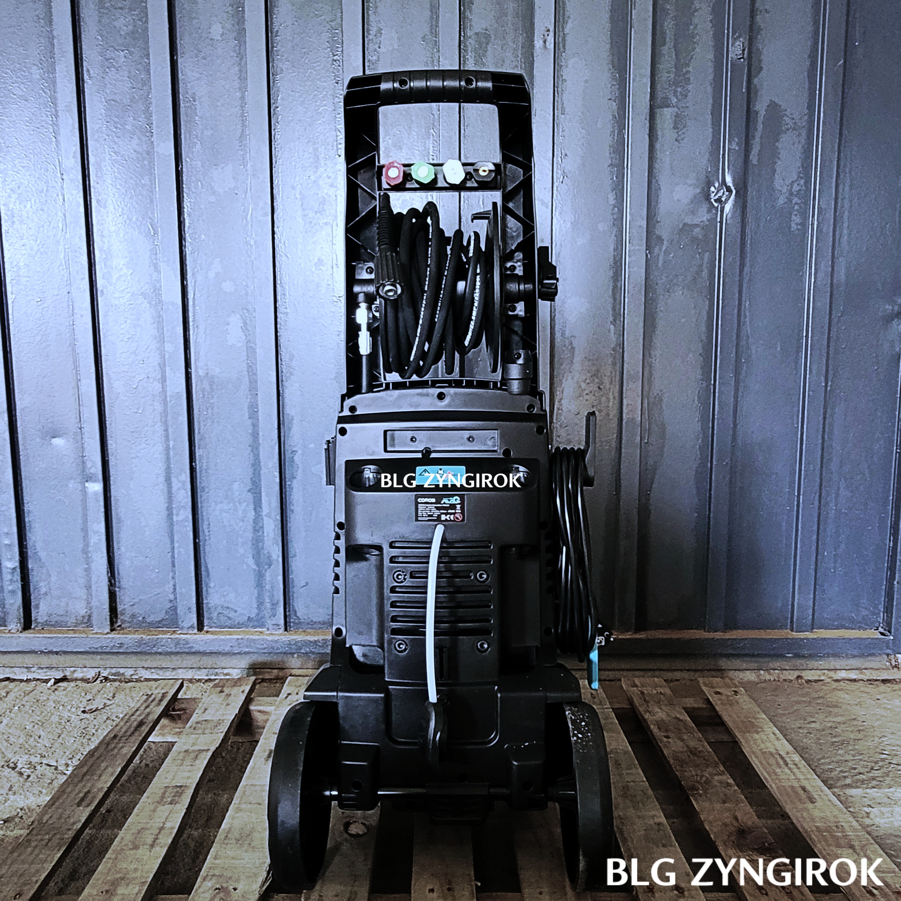 코모스 고압세척기 후면 모습이다.