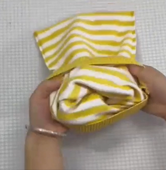 안 입는 스웨터 소매의 기적! 5분 완성 &amp;#39;폼폼이 비니(털모자)&amp;#39; 0원 리폼 비법