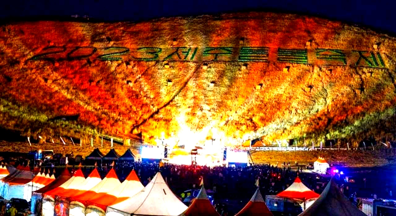 새별오름 사면을 무대로 펼쳐지는 미디어아트 불쇼 장면. [ⓒ대한민국 구석구석]