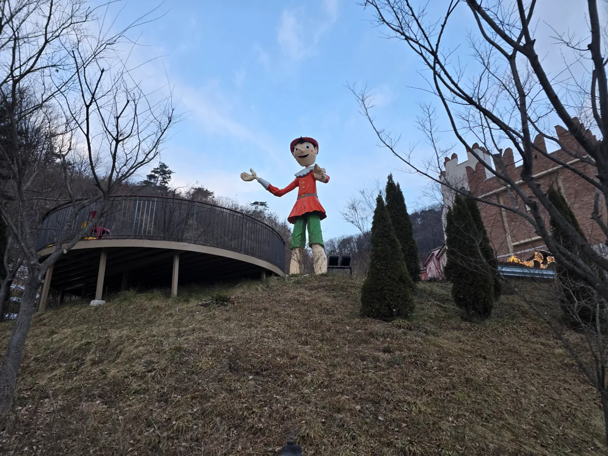 쁘띠프랑스-이탈리아마을-피노키오조형물