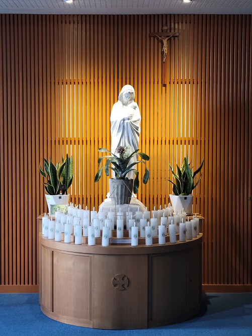 옥포성당 성모자상