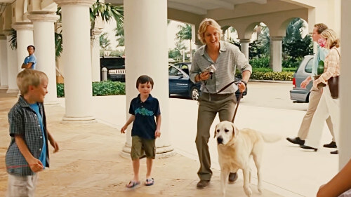 아이들고함께 놀고있는 말리의모습