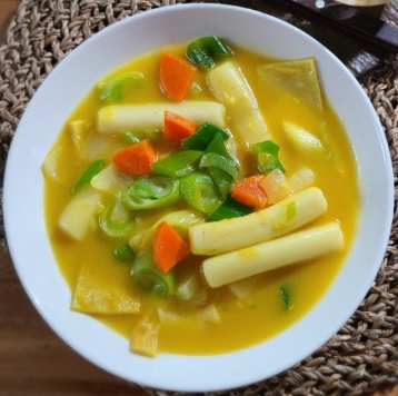 한국의 떡 종류 떡볶이-카레 떡볶이
