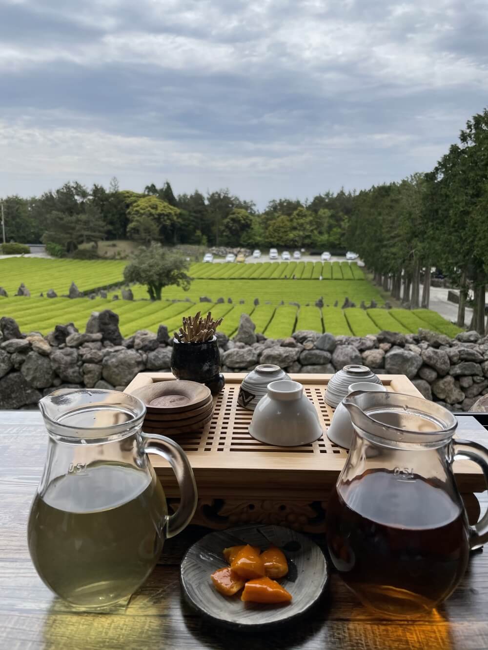 제주-서귀다원에서-제공하는-녹차와-황차-그리고-귤정과