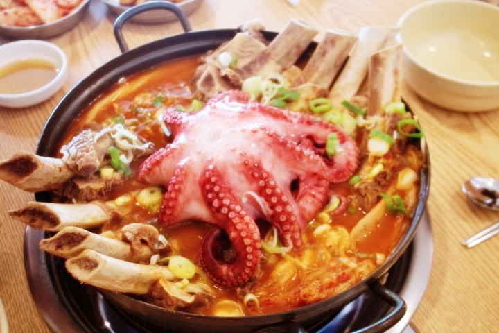 생생정보-소갈비문어김치전골-경기-화성-맛집