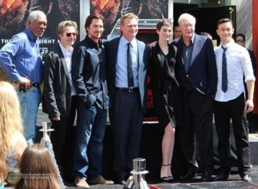크리스토퍼 놀란 감독과 그의 주요 제작진&#44; 배우들이 함께 있는 사진