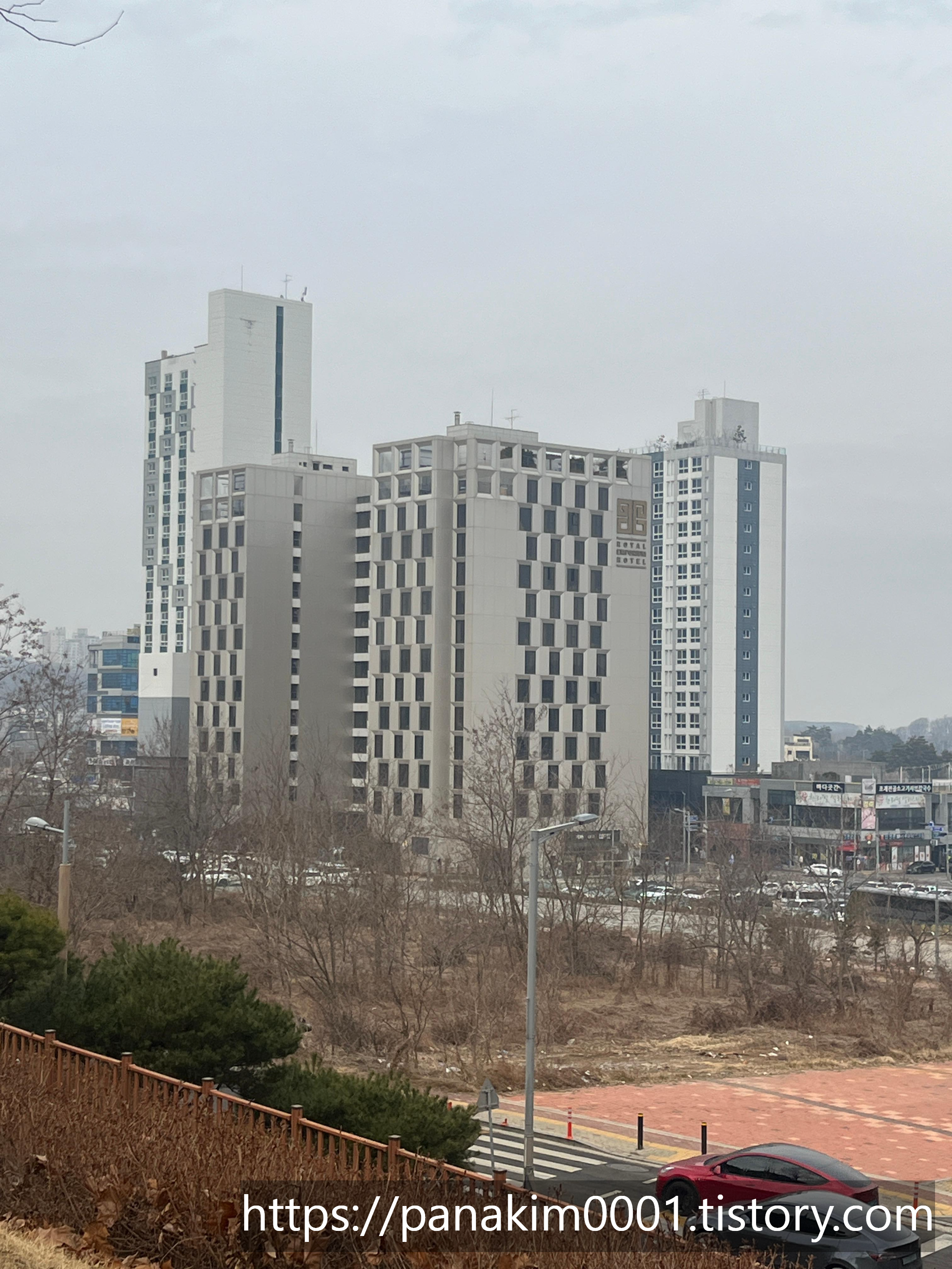 로얄엠포리움 외관