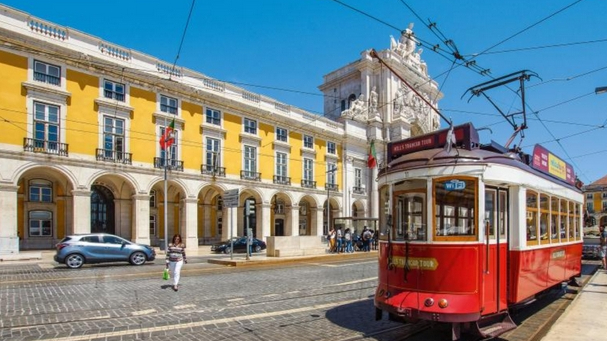 2. 리스본 알파마 지구 &ndash; 전통과 낭만이 살아있는 골목길