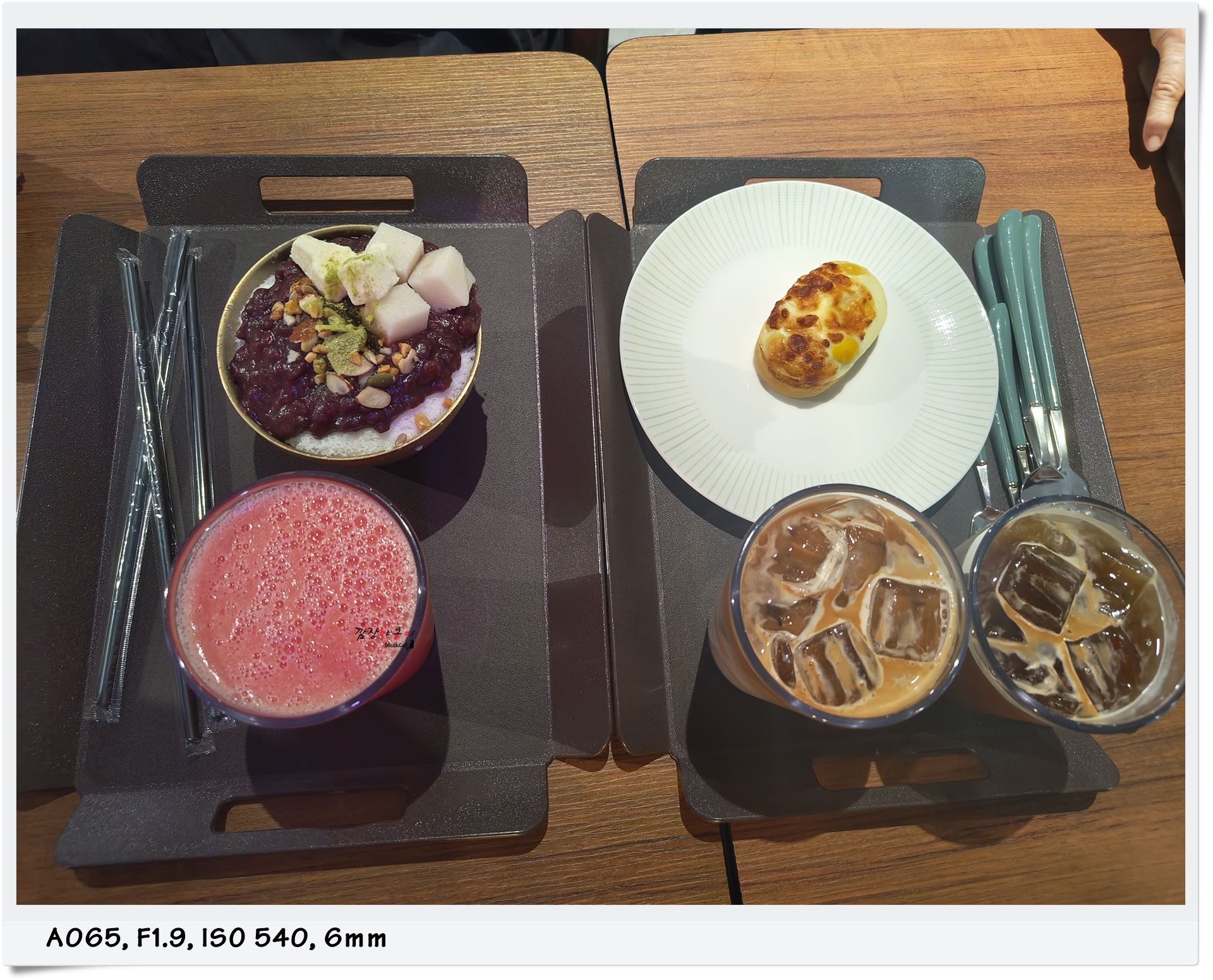 어반네이처에서 주문한 음료 팥빙수 빵 메뉴