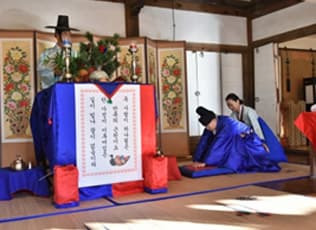 전통 공연과 &lsquo;백년가약&rsquo; 체험 &mdash; 공연은 과거가 아니라&amp;#44; 지금 이 순간에 숨 쉬는 이야기