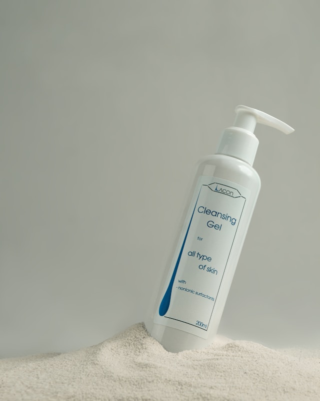 건조한 피부 해결의 정석: 수분 채우고 오일로 잠그는 7스킨법 & 밀폐 보습 가이드