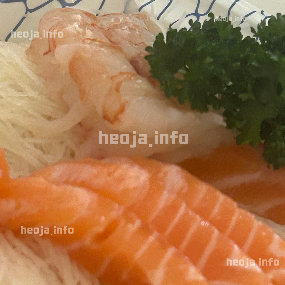 고소한 참돔회 색감과 식감을 확인할 수 있는 이마트 모듬회 사진