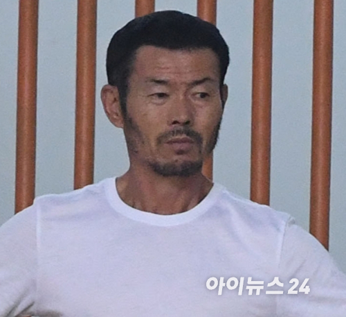 손웅정 SON축구아카데미 감독이 경기를 지켜보고 있다. [사진=이영훈 기자]