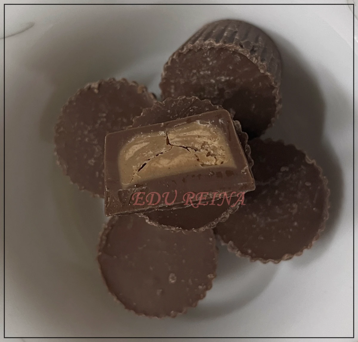 노브랜드-초콜릿류-아몬드필링컵스-단면