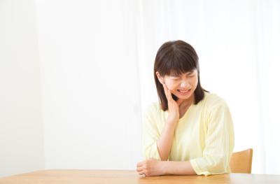 귀 뒤까지 아픈