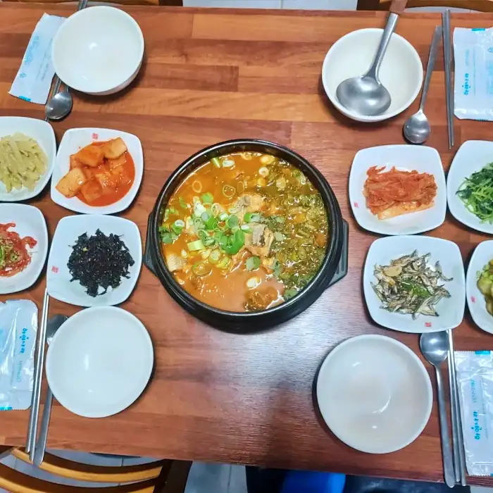 식객 허영만 백반기행 진도 초평항 솔비치 참기름 살짝 버무린 낙지 탕탕이 파 뿌리 숙회 맛집