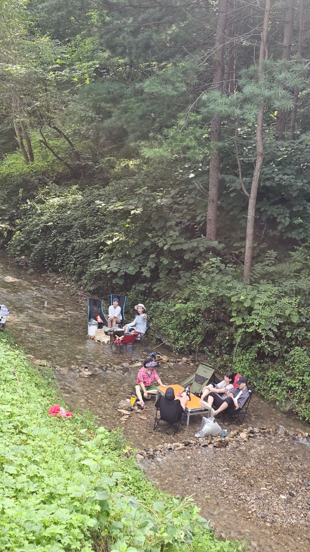 캠핑장내 계곡 사진