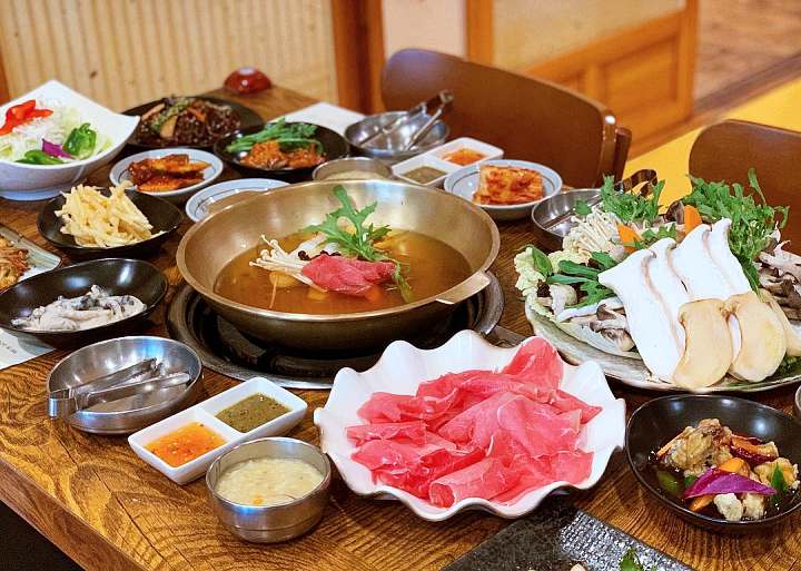전주 식당 차돌 버섯전골 이 맛이 진국 전설의 맛 맛집 추천